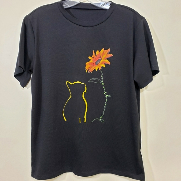 Tops - Cat silhouette looking at a daisy flower graphic Tshirt woman's size lar…
